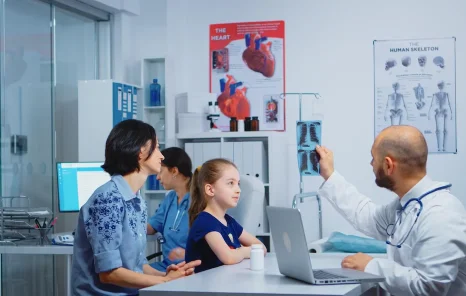 cardiologist explaining heart scan results to child and parent